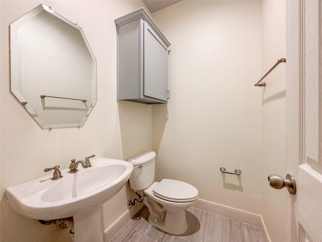 Building Photo - 3001 Murworth Dr