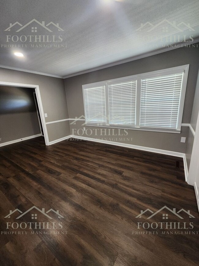 Building Photo - 3-Bedroom Home with Fresh Updates and Fenc...