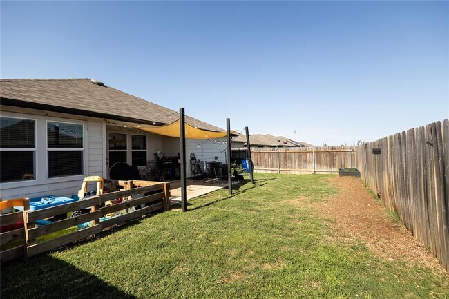 Building Photo - 916 Chachalaca Ct
