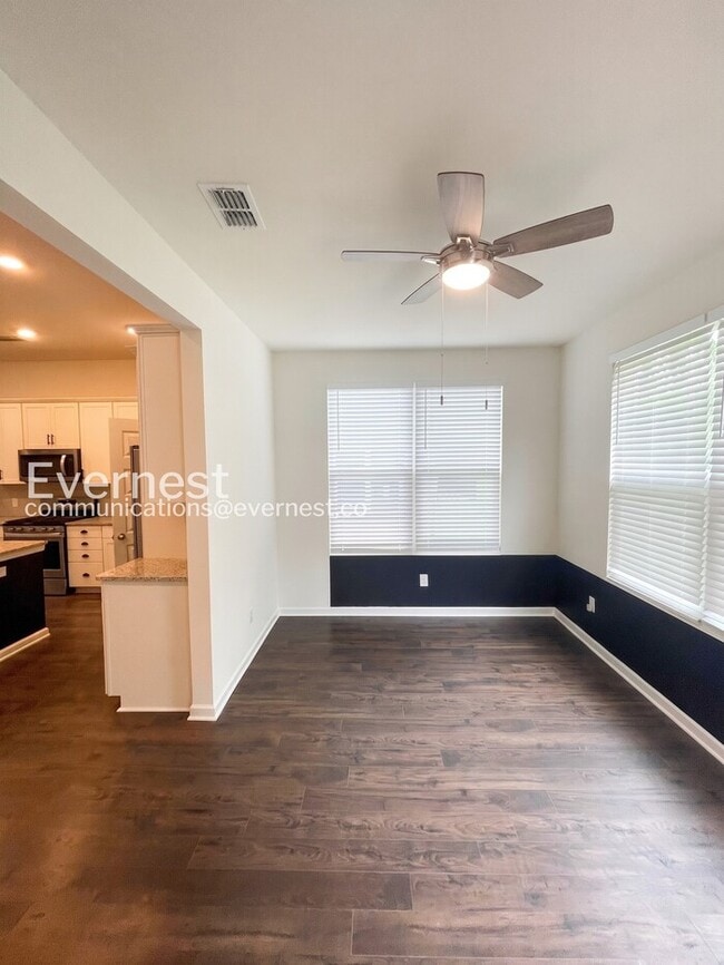 Building Photo - 3 Bed/3 Bath Townhome with Garage / Available Now!