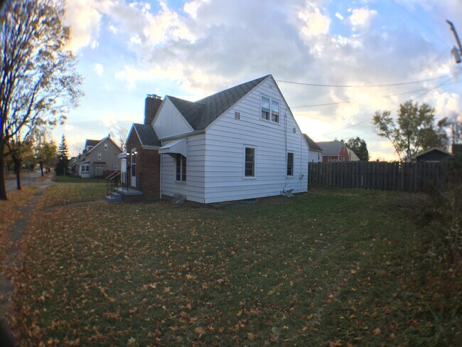 Building Photo - 1470 Brown St