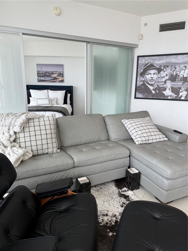 Building Photo - 1750 N Bayshore Dr