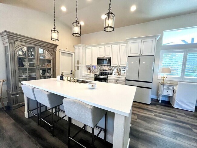 Building Photo - 3640 Inspiration Dr