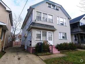 Building Photo - Studio, 1 bath Triplex - 3549 West 129th S...