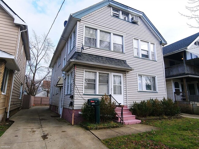 Primary Photo - Studio, 1 bath Triplex - 3549 West 129th S...