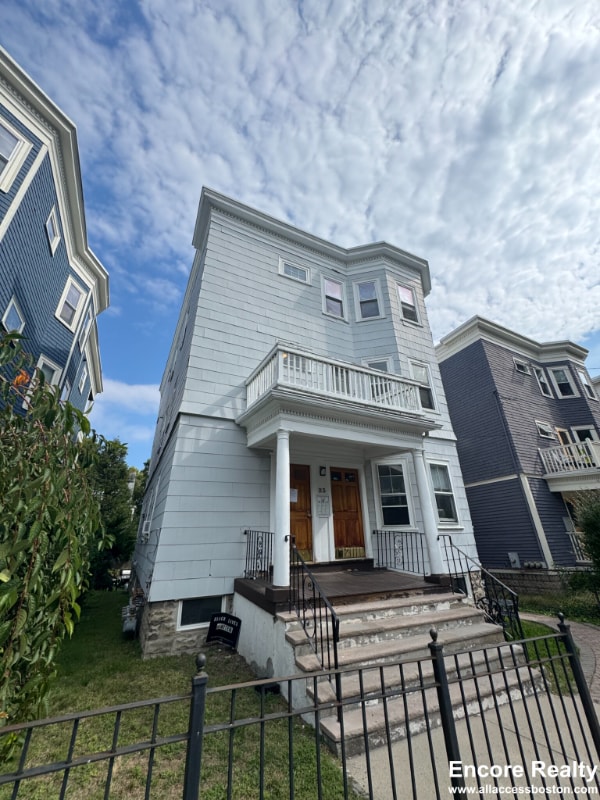 Building Photo - 23 Tufts St