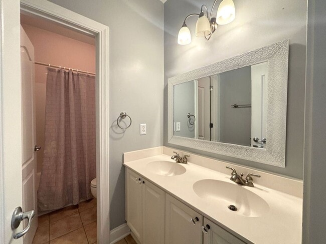 Building Photo - Available 1/15. Beautiful Remodeled 5 BR/4 BA Home in Park West!