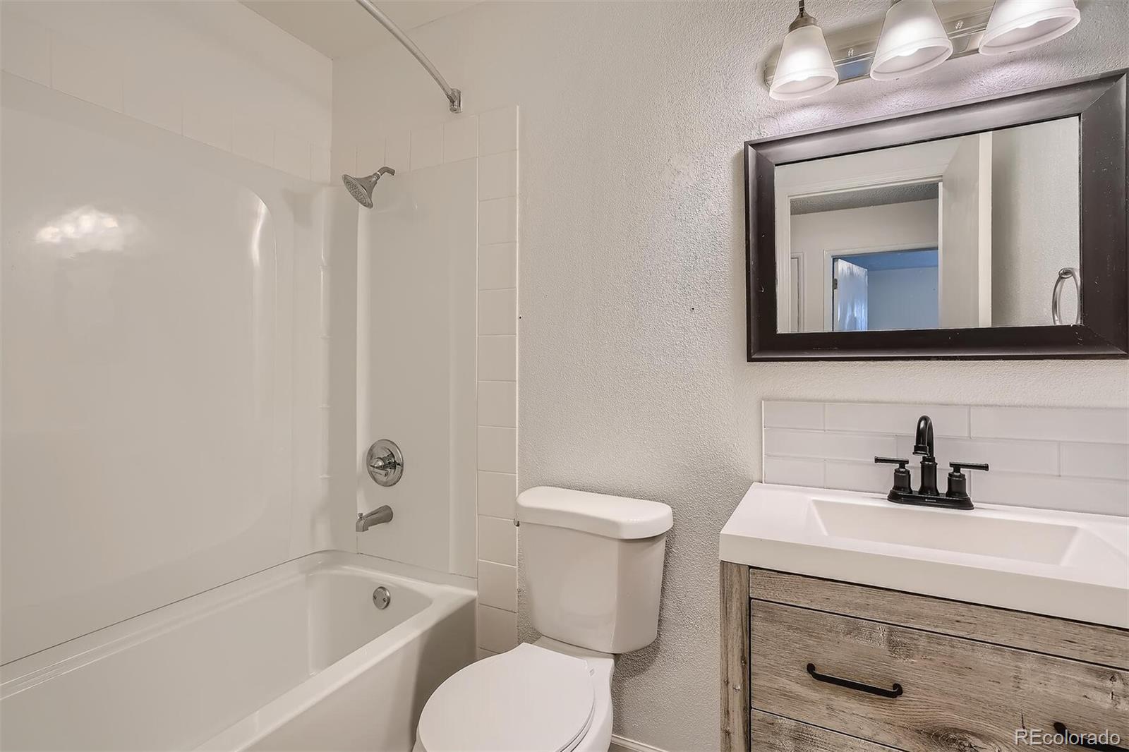 Shared Bath - 1828 S Ammons St