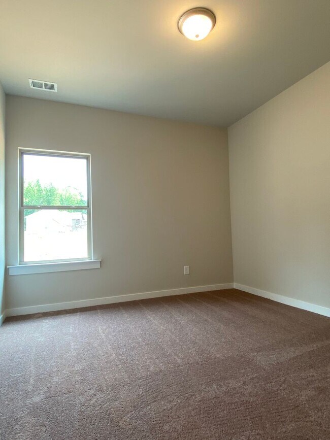 Building Photo - Home for Rent in the St James Subdivision in Pinson, AL!!! AVAILABLE NOW!!!
