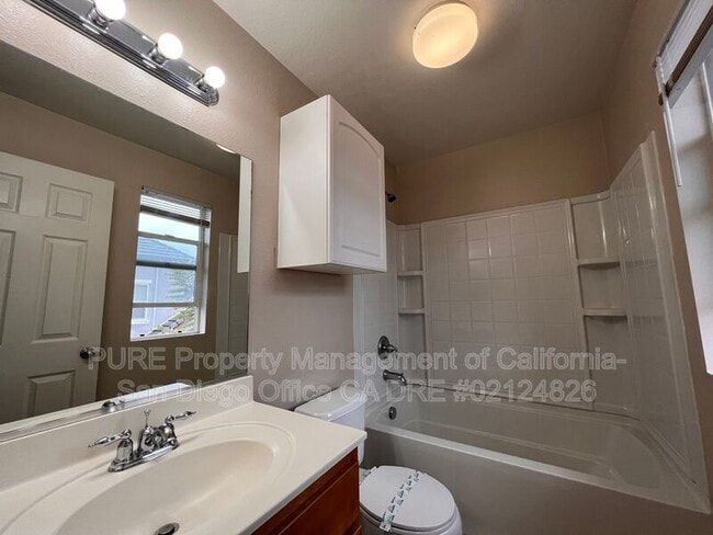 Building Photo - 1586 Sumac Pl