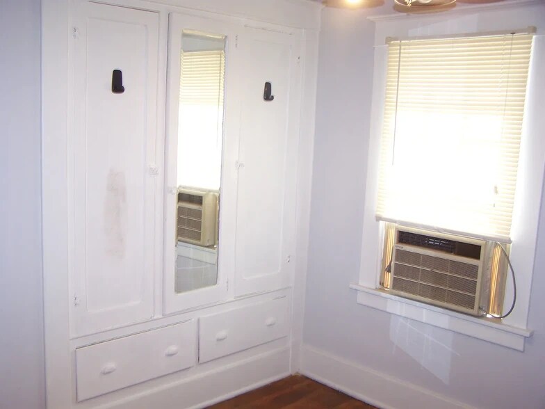 Building Photo - 93 Lovering Ave