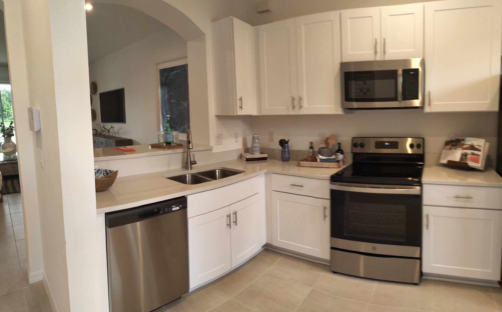 Kitchen - 6111 Fairmont Ln