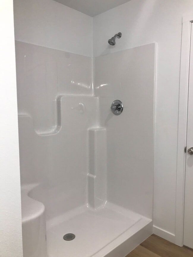 Building Photo - Executive Rental - 4 Bedroom 2 Baths