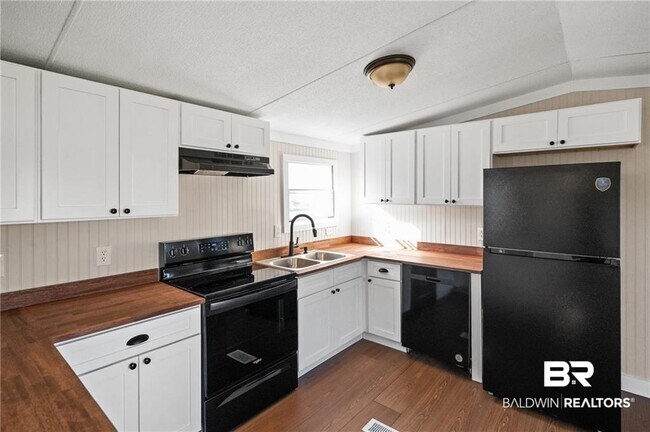 Building Photo - 16962 Lea Cir