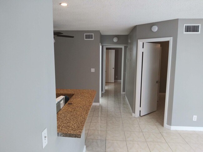 Building Photo - 522 Trace Cir