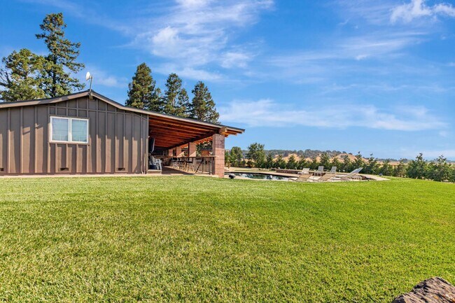 Building Photo - 9270 Linda Vista Ln