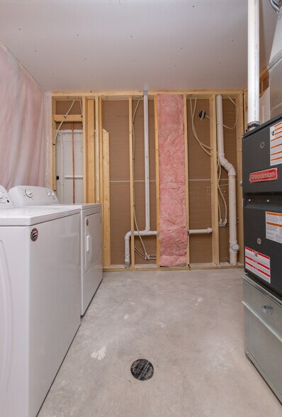 Building Photo - 2749 Divide St W