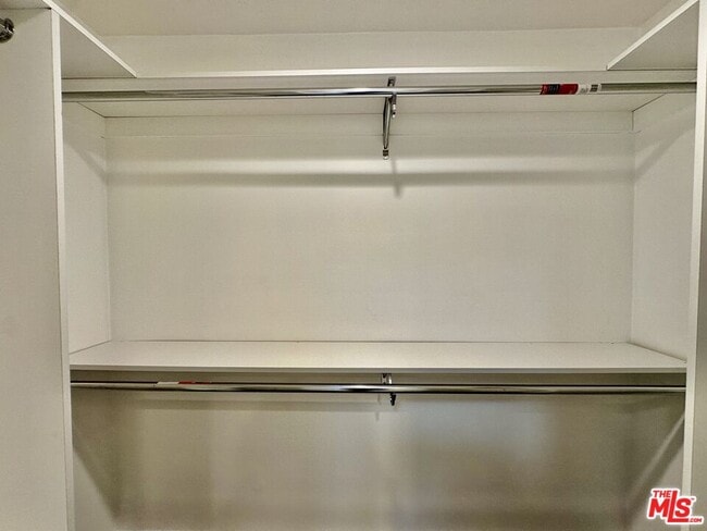 Building Photo - 128 S Swall Dr