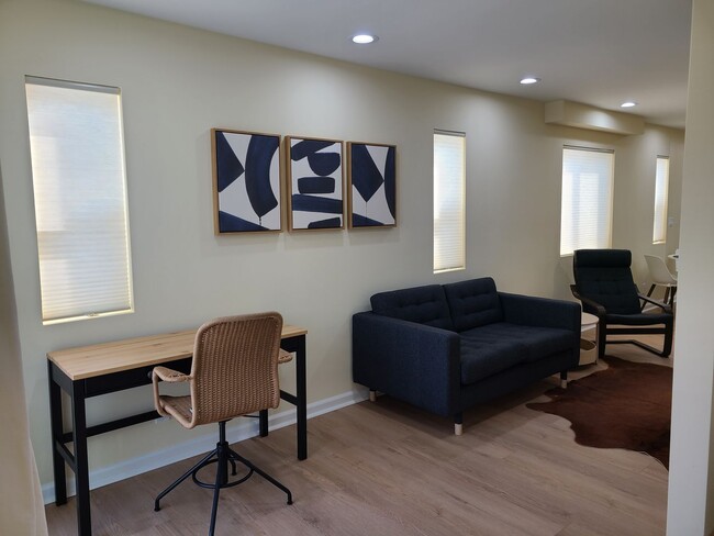 Building Photo - New built and fully furnished 2 bed 2. 5 b...