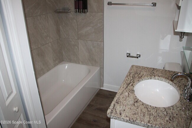 Building Photo - 904 Kensington Dr