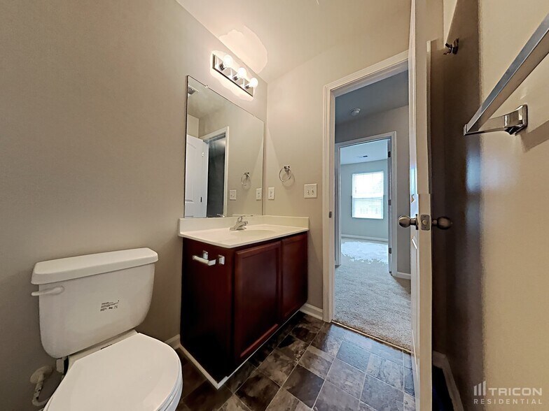 Building Photo - 117 Vermillian Dr