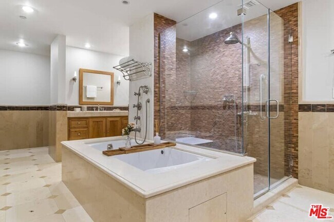 Building Photo - 300 N Swall Dr