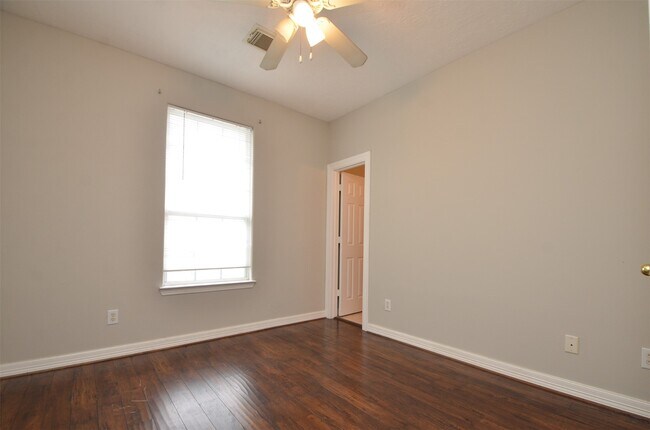 Building Photo - 11045 Landswalk Dr