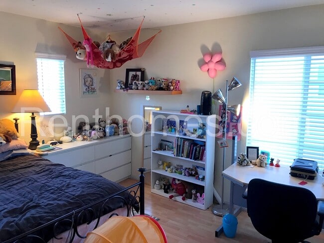 Building Photo - 473 Camino Verde