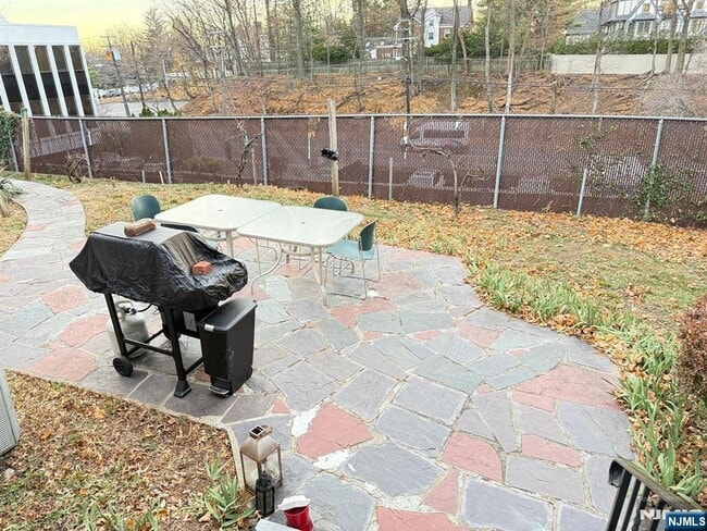 Building Photo - 272 Frances St