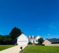 Building Photo - Charming 3-Bedroom Ranch in Greer’s Covete...