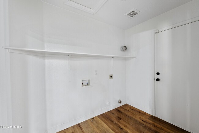 Building Photo - 8463 E Natal Cir