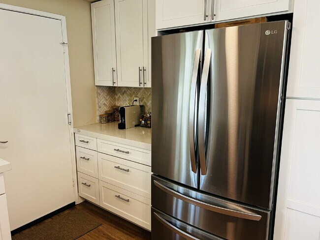 Building Photo - 966 Sheffield Dr