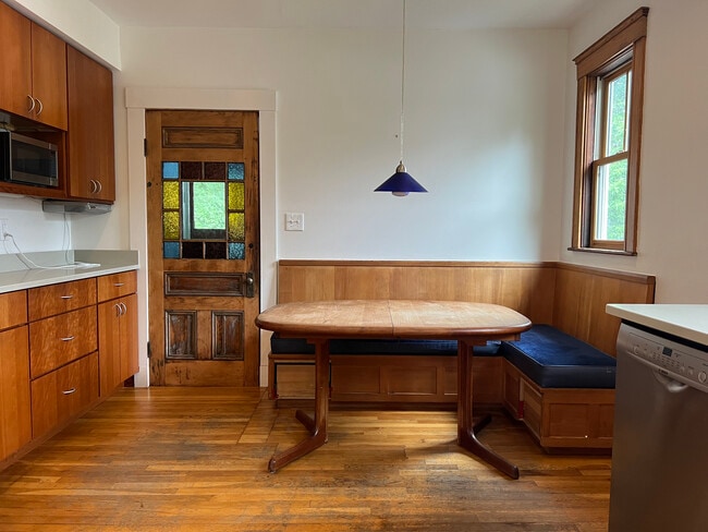 Kitchen Breakfast Nook - 7 Fairfield St