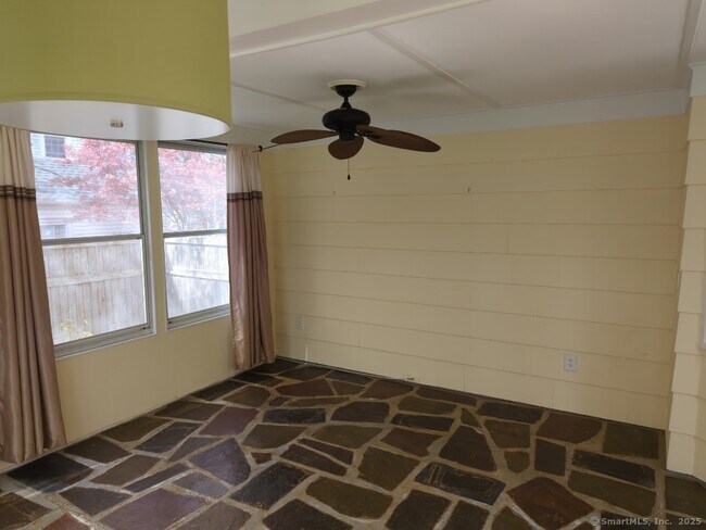 Building Photo - 28 Deerfield Dr