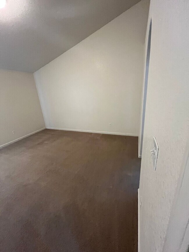Building Photo - 550 Castlerock Ave