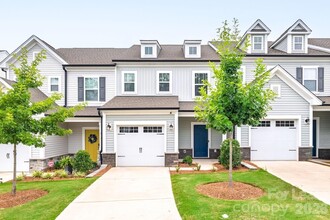 Building Photo - 11012 Pagebrook Ln
