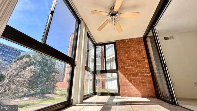 Building Photo - 1001 N Randolph St