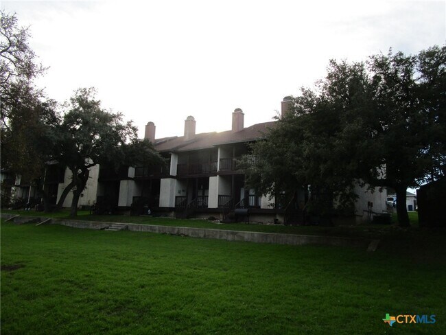 Building Photo - 421 Watts Ln