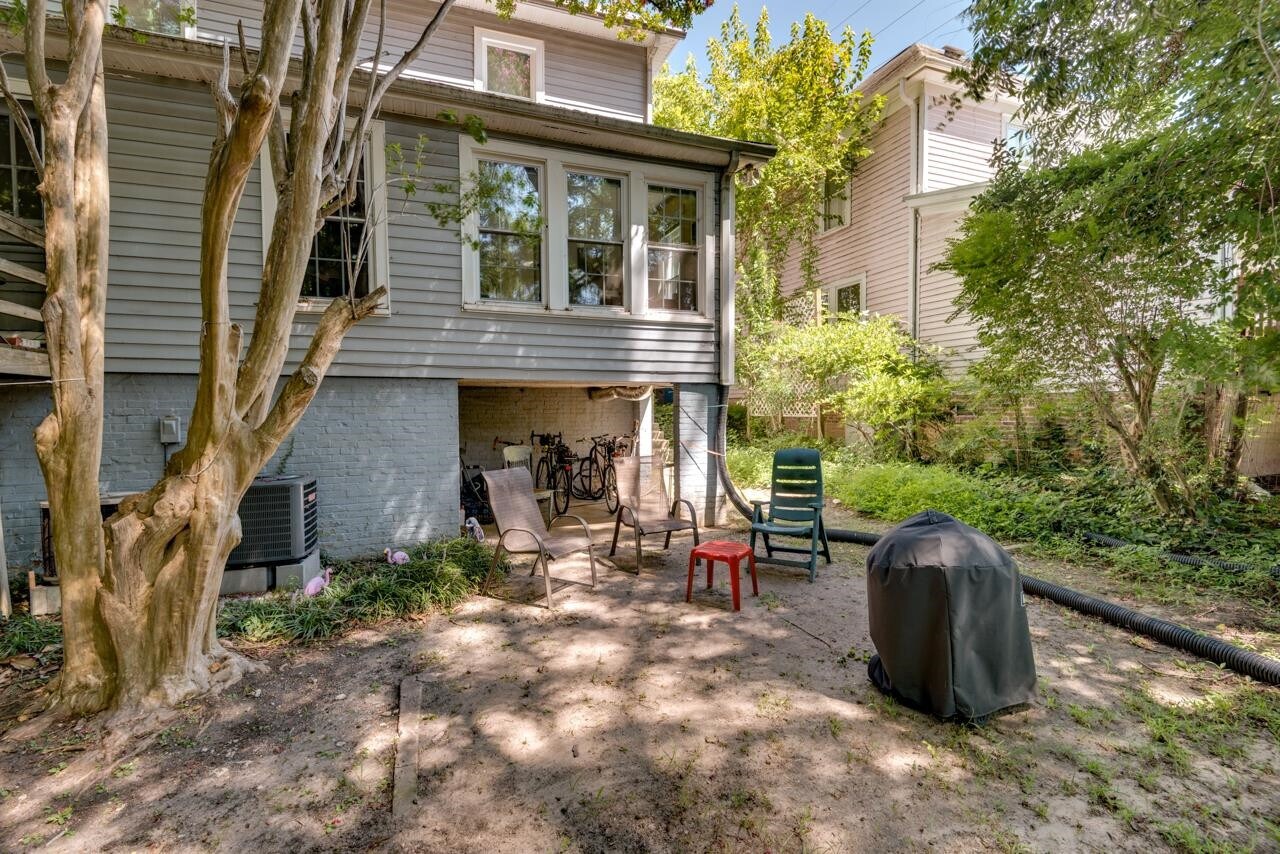 Building Photo - 903 Clarendon St