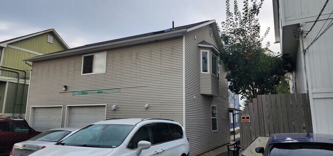 Building Photo - 807 E Mission Ave