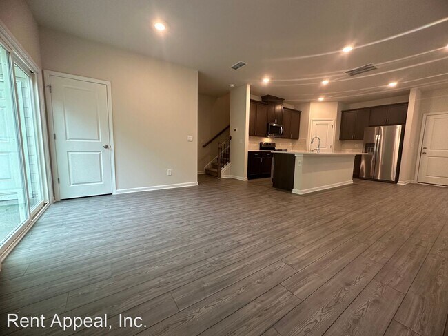 Building Photo - 3 br, 2.5 bath House - 270 Timberland Avenue