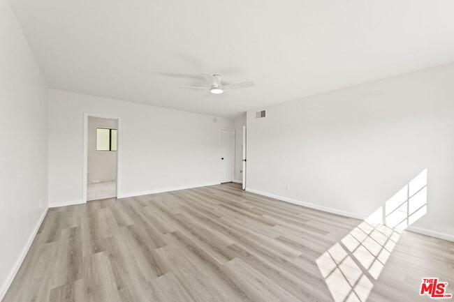 Building Photo - 6237 Warner Dr