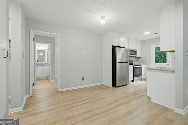 Building Photo - 210 Meadow Run