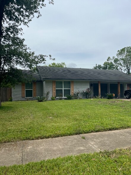 Primary Photo - 1823 Shadow Bend Dr
