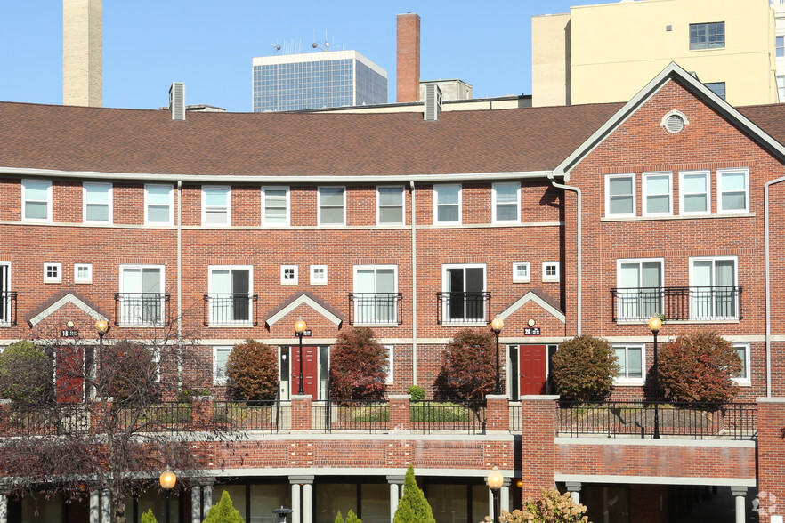 Downtown Louisville | Louisville Apartments | Crescent Centre Apartments - Crescent Centre