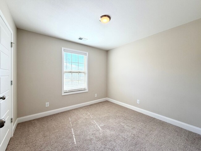 Building Photo - 2662 Scott Dr