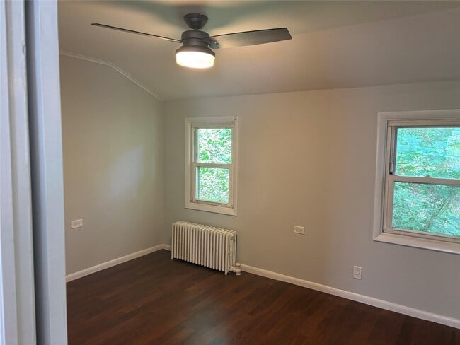 Building Photo - 149 Pleasantville Rd