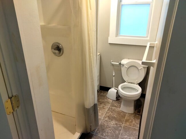 Building Photo - 28 Rowley St