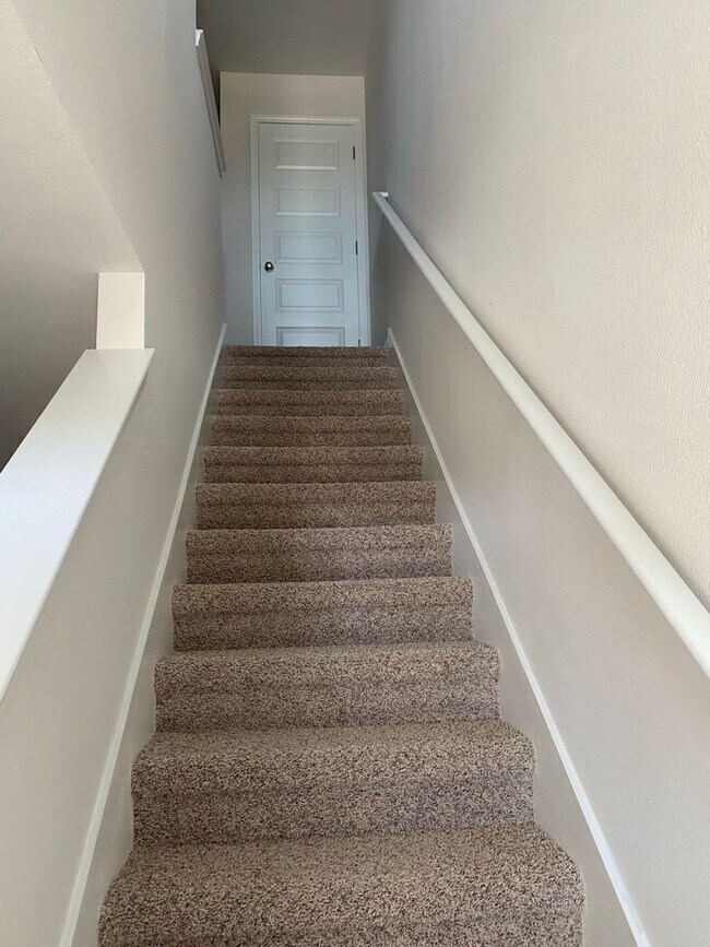 Building Photo - Modern, Spacious & Efficient Townhome in Lynn Haven! *1/2 OFF Security Deposit for Active-Duty Mi...