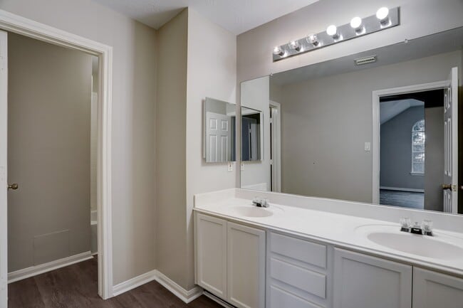 Building Photo - 3924 Highland Vale Ct